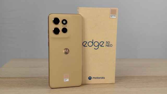 New Motorola edge 50 neo comes with 15watt wireless charger