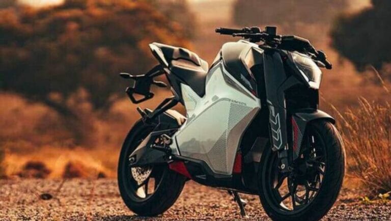 Ultraviolette F77: चट्टान जेसी मजबूती के साथ शानदार डिजाइन, जबानों ने किया टेस्ट