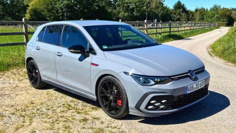 Volkswagen Golf GTI: प्रीमियम इन्टीरीअर के साथ शानदार टेक्नॉलजी का मेल