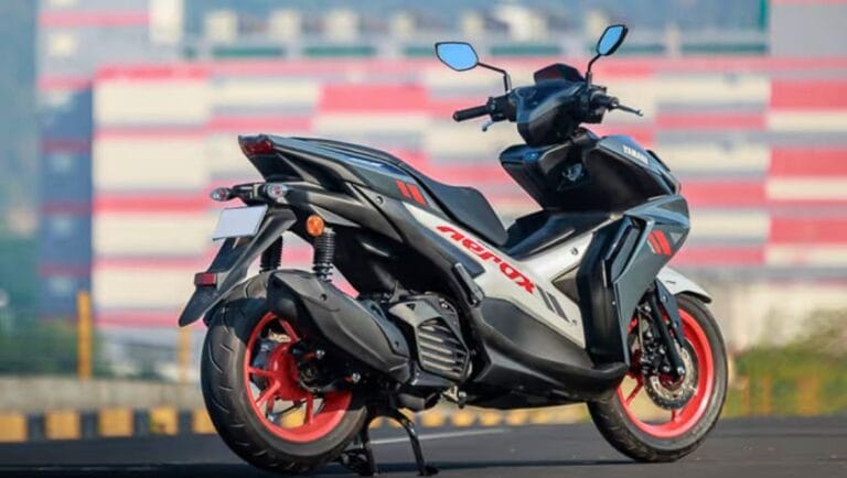 गजब के लुक Yamaha Aerox 155 Version S बाली स्कूटर मिल रहा सिर्फ 9,200 रुपए में, लुक देख कर चोक जाओगे
