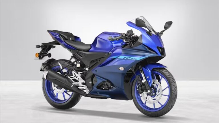 लडको की नई गर्लफ्रेंड Yamaha R15 V4, खूबसूरती और परफार्मेंस ऐसी की दिल छू जाए