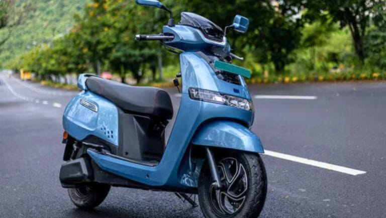 Car जेसी डिस्प्ले, 212KM की रेंज लेकर आया TVS iQube, खरीदे सिर्फ 91,000 में 