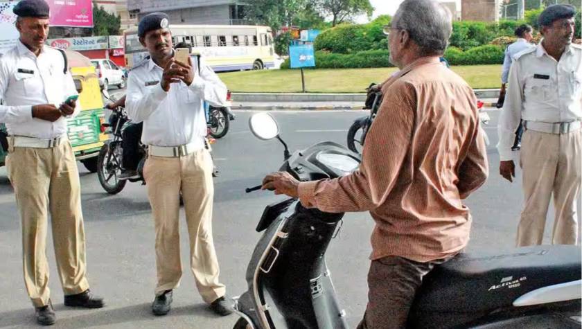 कितनी बार अपना नाम, मोबाइल नंबर और पता को चेंज कर सकते है Aadhaar Card के ऊपर?