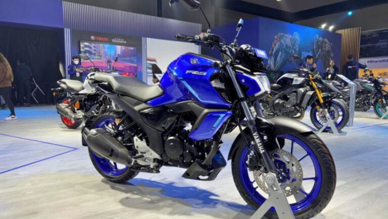 Yamaha FZ S Fi Hybrid कार बाली डिस्पले, अट्रैक्टिव डिजाइन के साथ हुई लॉन्च